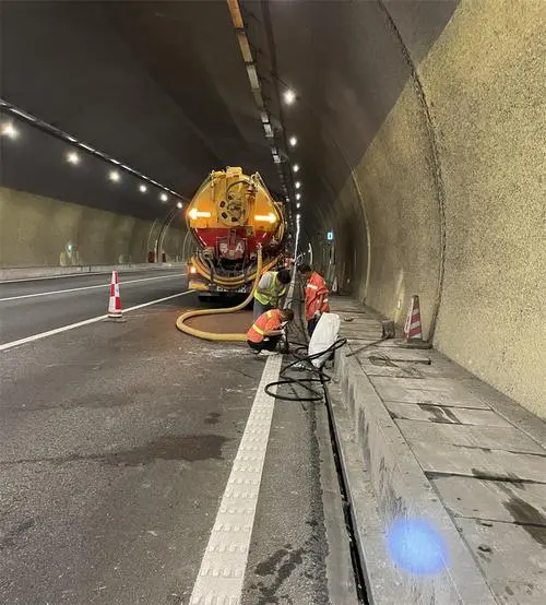 新郑隧道排水渠清淤